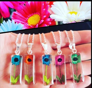 COLLAR DE GERBERA NATURAL