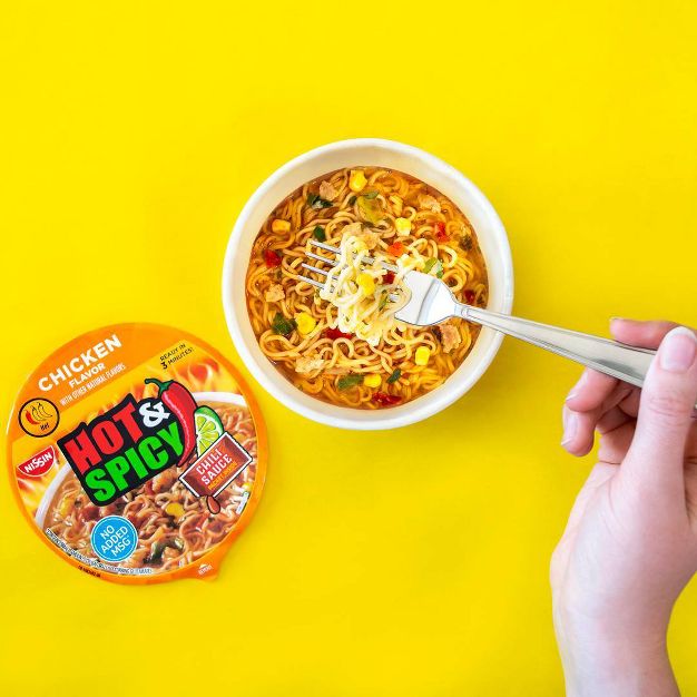 Nissin Foods Hot & Spicy Chicken Bowl Noodles