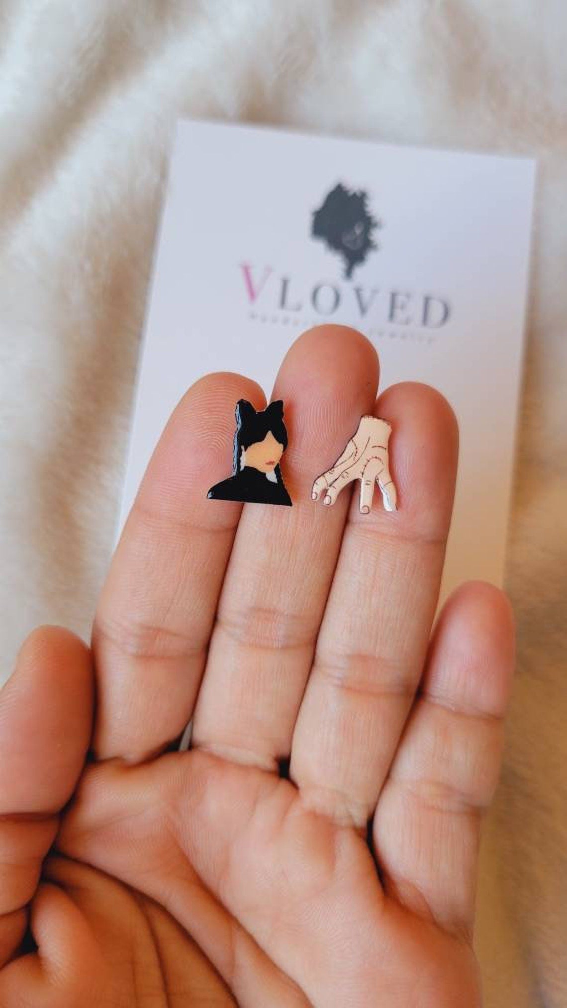 Locos Adams Aretes Wednesday