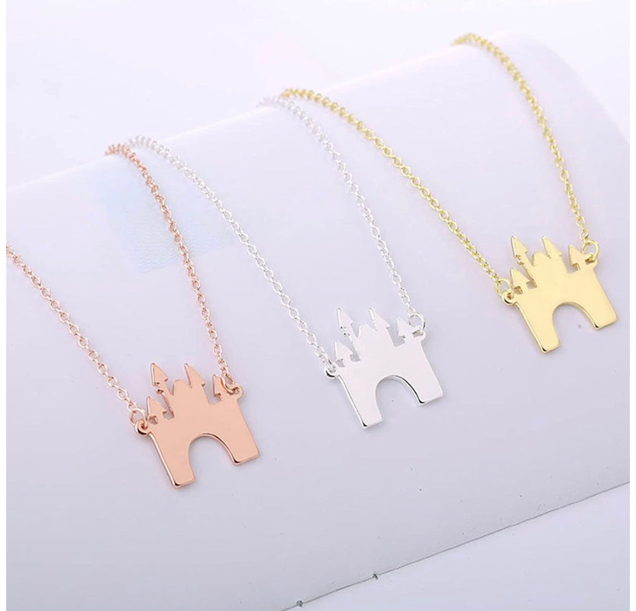 Collar Silueta Castillo Disney