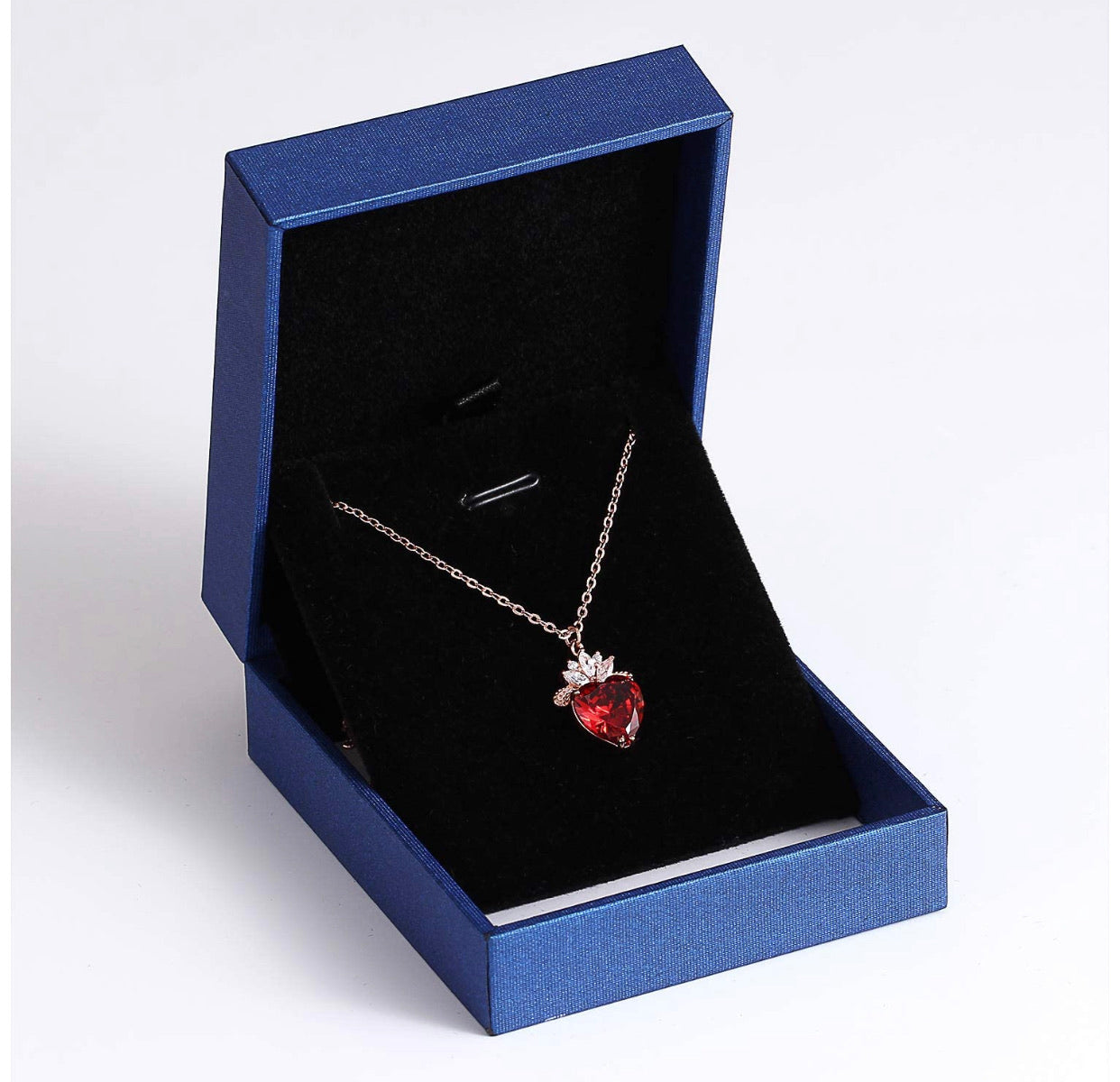 Collar Descendientes Corazón Rojo Corona